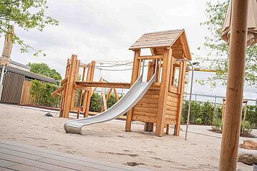 Der neue Außenbereich mit Spielzeug der Johanniter-Kita Abenteuerland im Kärntner Viertel in Wiesbaden