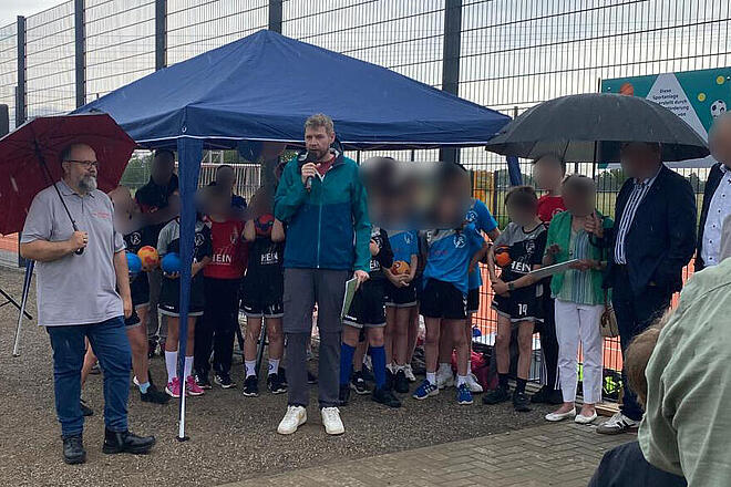 Bürgermeister Tobias Leuning besuchte das Team vor Ort und bedankte sich für die Unterstützung und das langfristige Engagement in der Gemeinde.