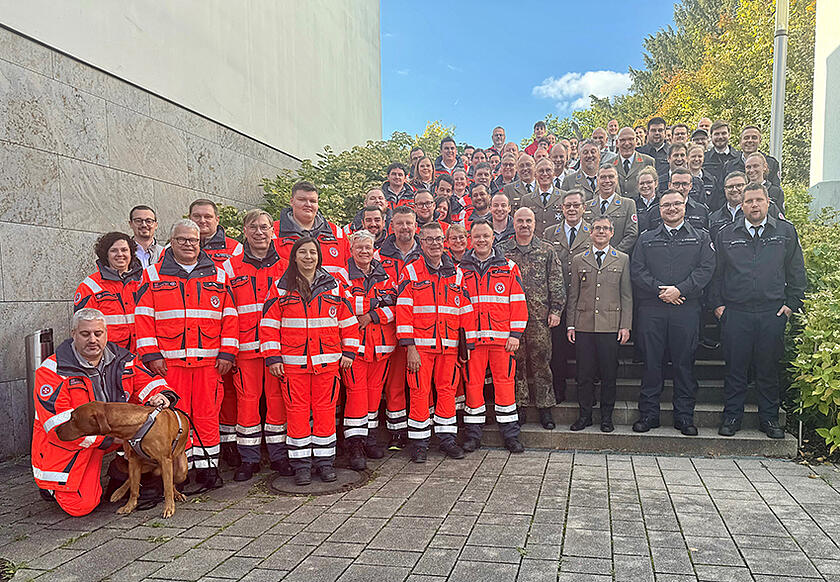 Gruppenbild der Teilnehmenden des Dialogs der Führungskräfte