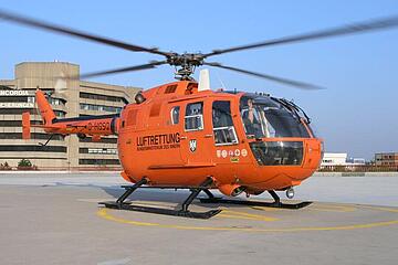 Rettungshubschrauber Christoph 4 (Bo 105 CBS Super 5) auf dem Landedeck der Medizinischen Hochschule Hannover